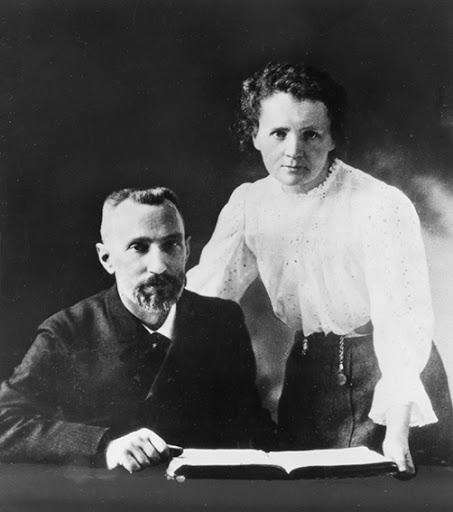 En esta imagen se pueden ver los científicos Pierre y Marie Curie